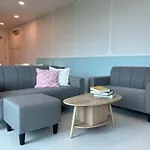 Mount Austin #Akademik Suite Warmcozy Style 1-2Pax