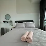 Mount Austin #Akademik Suite Warmcozy Style 1-2Pax