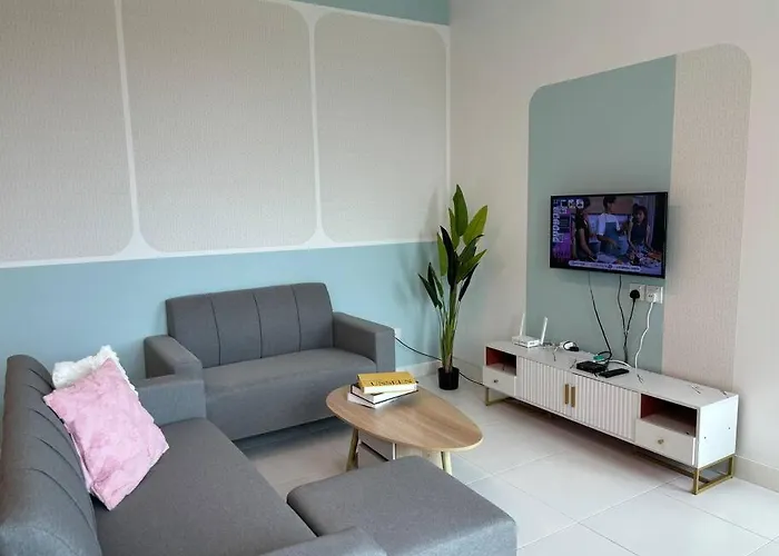 Mount Austin #Akademik Suite Warmcozy Style 1-2Pax