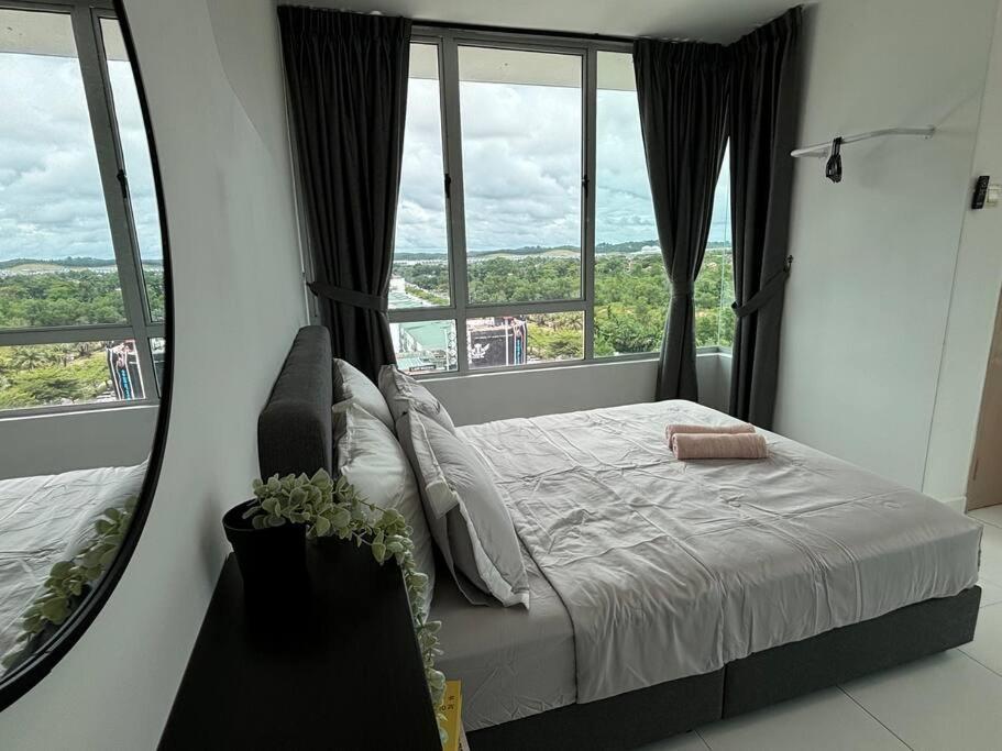 Mount Austin #akademik Warmcozy Style 1-2pax * Johor Bahru