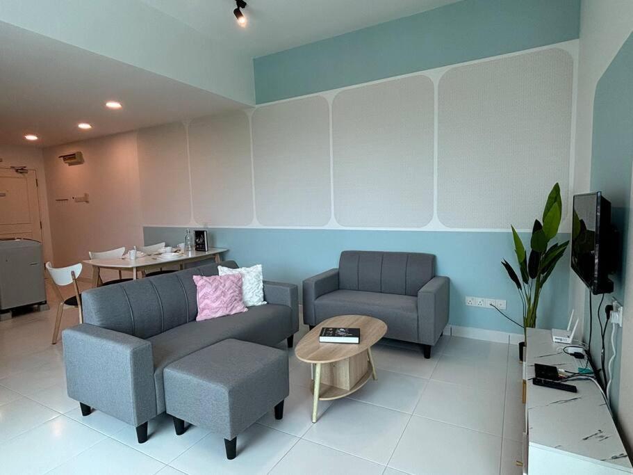 Mount Austin #akademik Warmcozy Style 1-2pax * Johor Bahru
