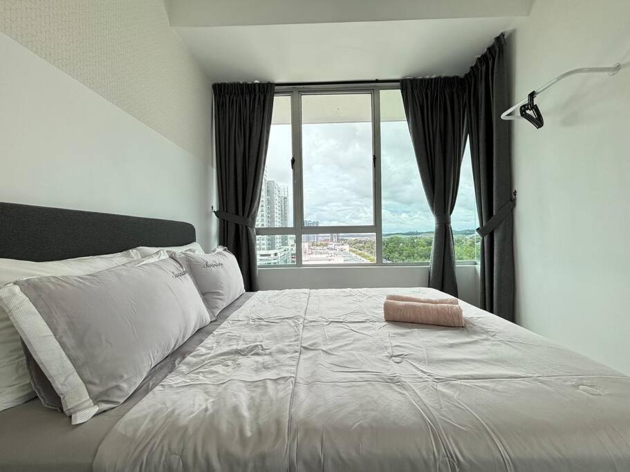 Mount Austin #akademik Warmcozy Style 1-2pax * Johor Bahru